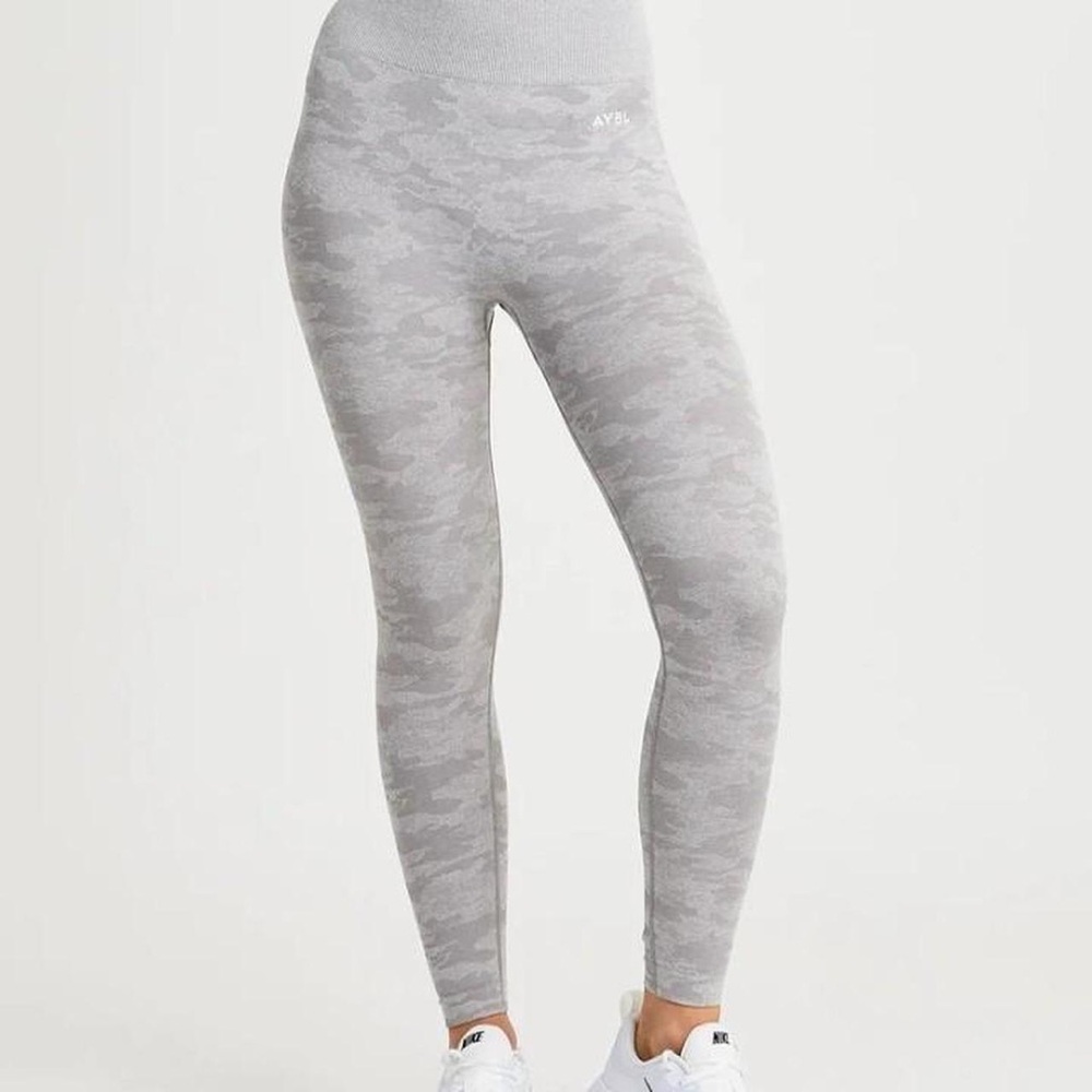 AYBL Camo Seamless Leggings. Grey. Size large.